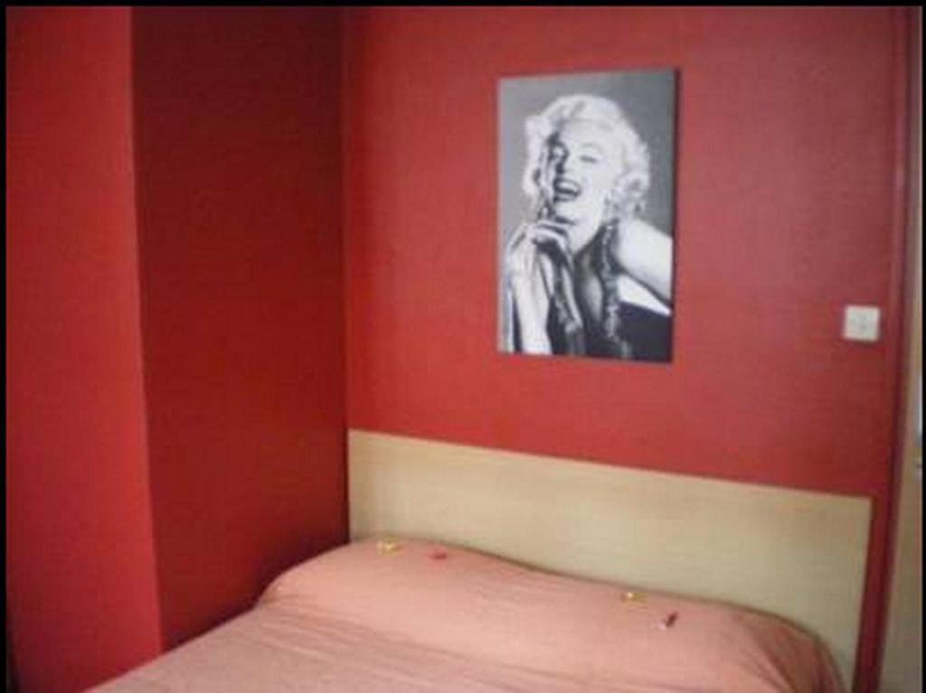 Hotel Du Beffroi Calais Rom bilde